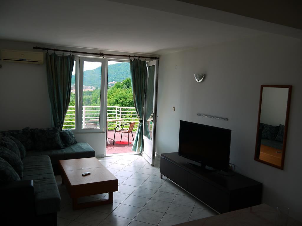 Apartments Villa Relax Petrovac エクステリア 写真